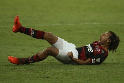 Willian Arão volta aos treinos no Flamengo
