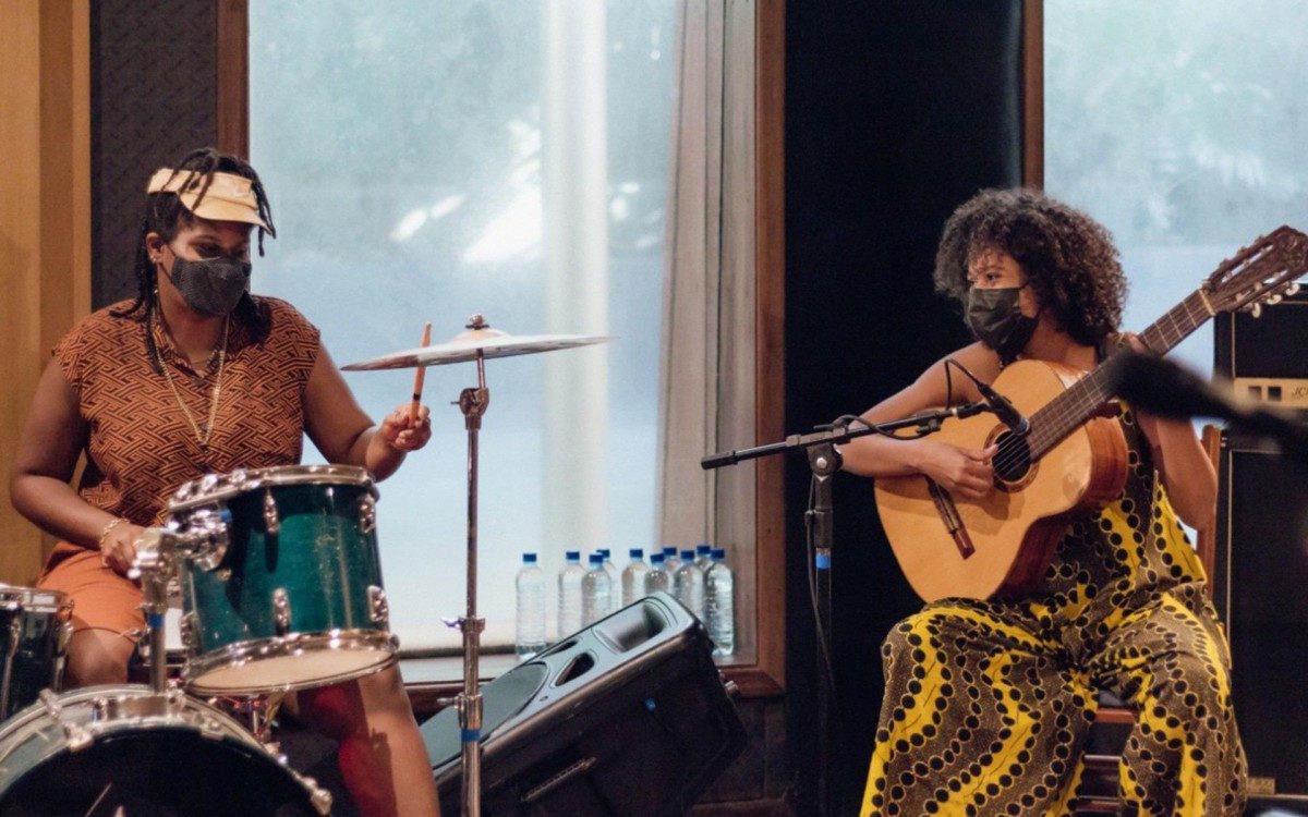Projeto de cria&ccedil;&atilde;o musical coletiva feminina em Niter&oacute;i, MANA lan&ccedil;a EP "Lugar da Mulher"