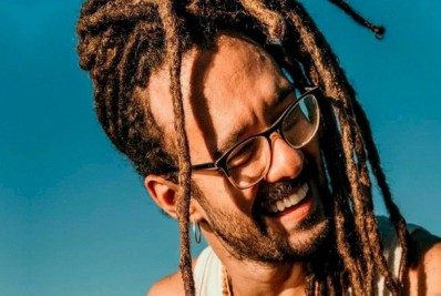 Gabriel Elias anuncia a chegada de 'A gente não se esquece'