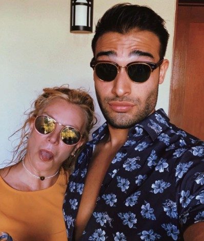 Britney Spears e o namorado, Sam Ashgari - Reprodução Internet