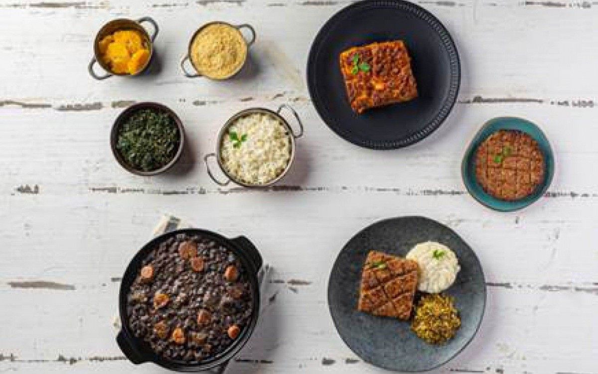 Além dos ingredientes feitos de plantas, todos os demais insumos das receitas também são substituÃÂdos por opções vegetais