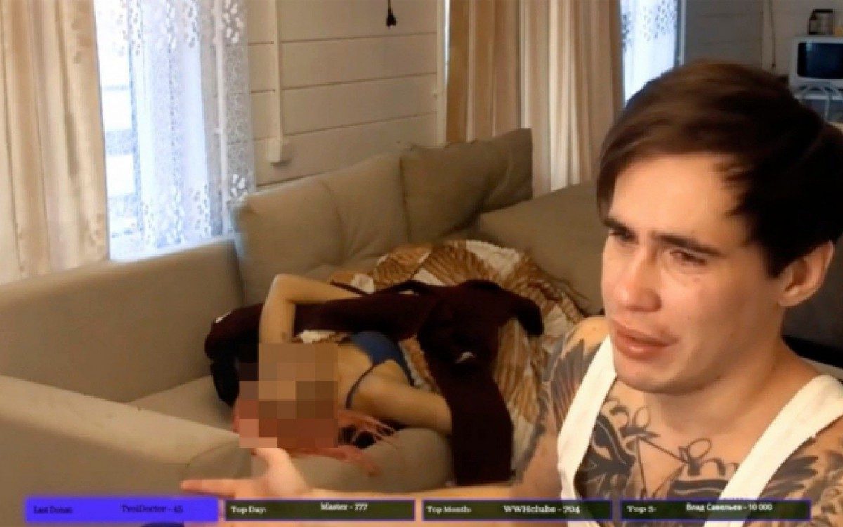 Youtuber russo abusava de namorada em transmiss&otilde;es - ReproduÃ§Ã£o Redes Sociais