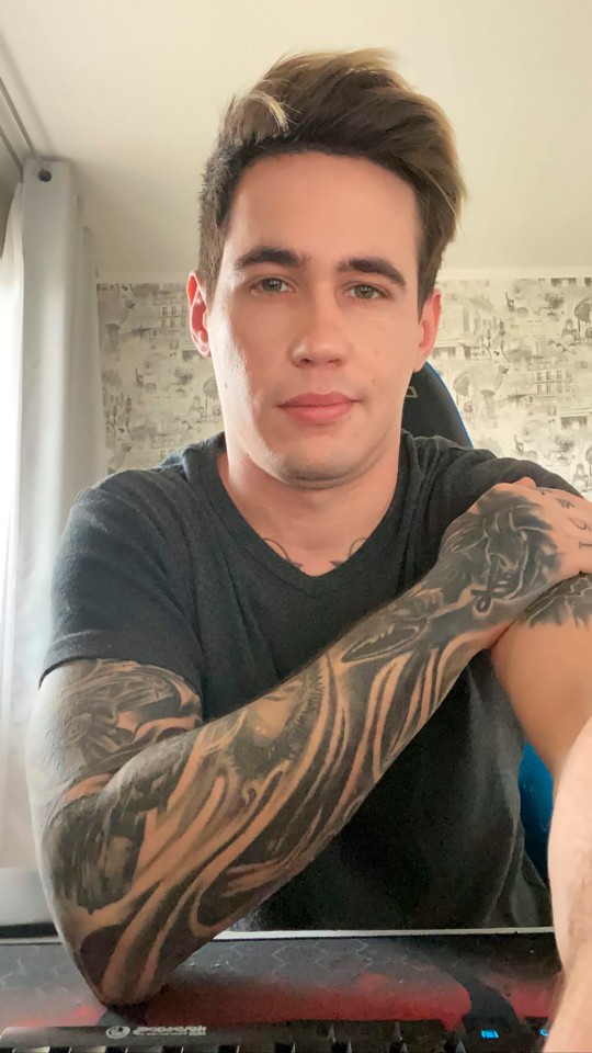 Youtuber russo abusava de namorada em transmissões - Reprodução Redes Sociais