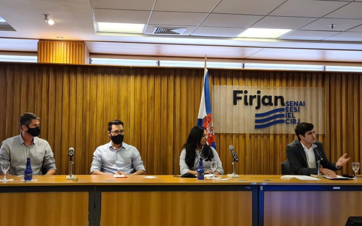 O prefeito eleito do Rio, Eduardo Paes (DEM), anunciou mais quatro nomes, nesta sexta-feira (4), que vão comandar secretarias municipais e outras áreas de seu futuro governo.