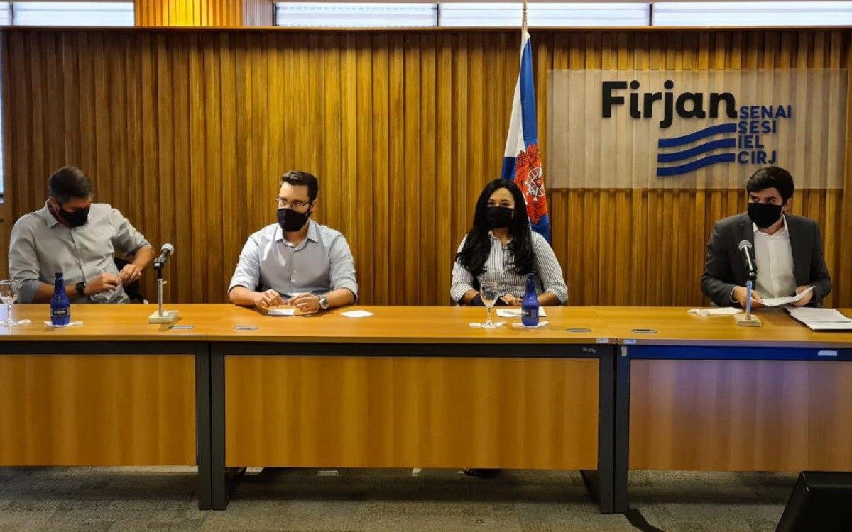 O prefeito eleito do Rio, Eduardo Paes (DEM), anunciou mais quatro nomes, nesta sexta-feira (4), que vão comandar secretarias municipais e outras áreas de seu futuro governo.