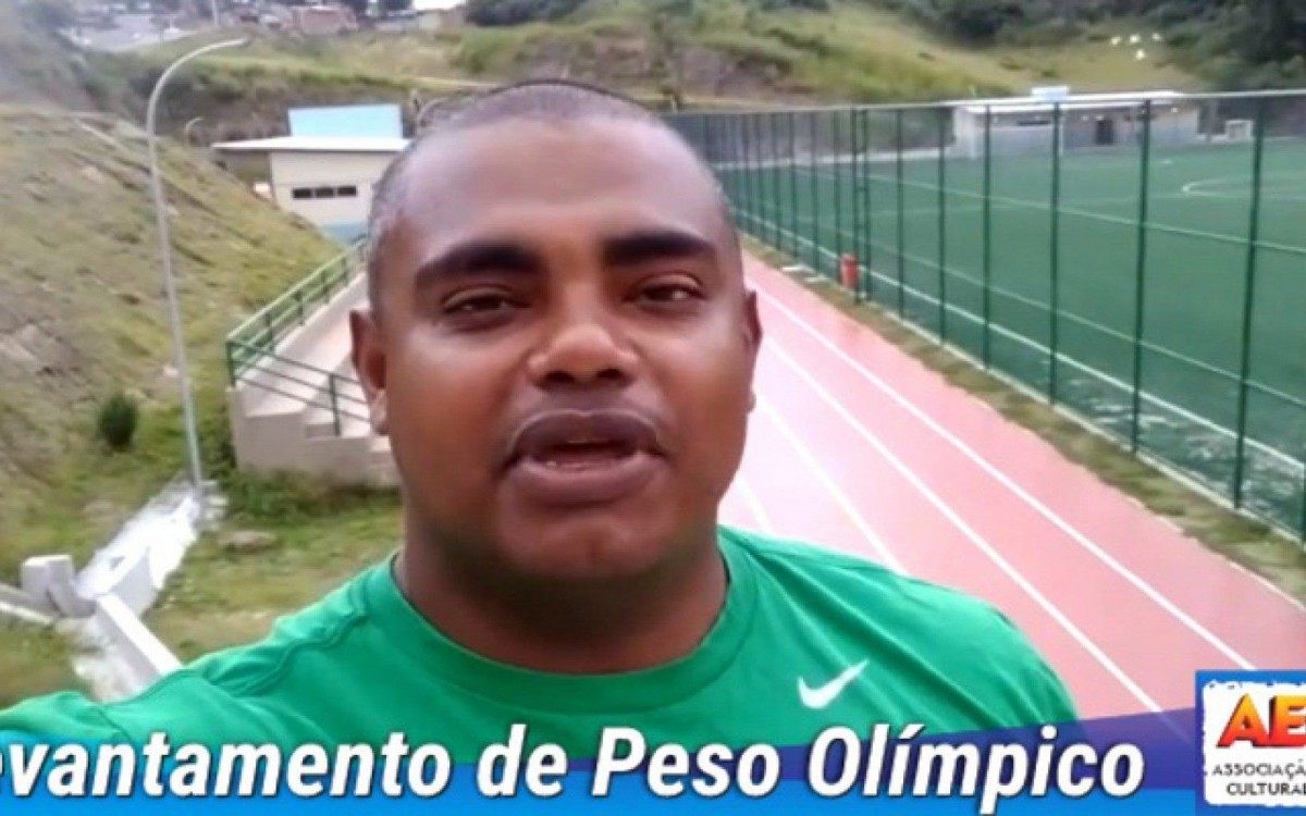 Alessander já realizou cursos com o técnico da Seleção Brasileira Carlos Aveiro.