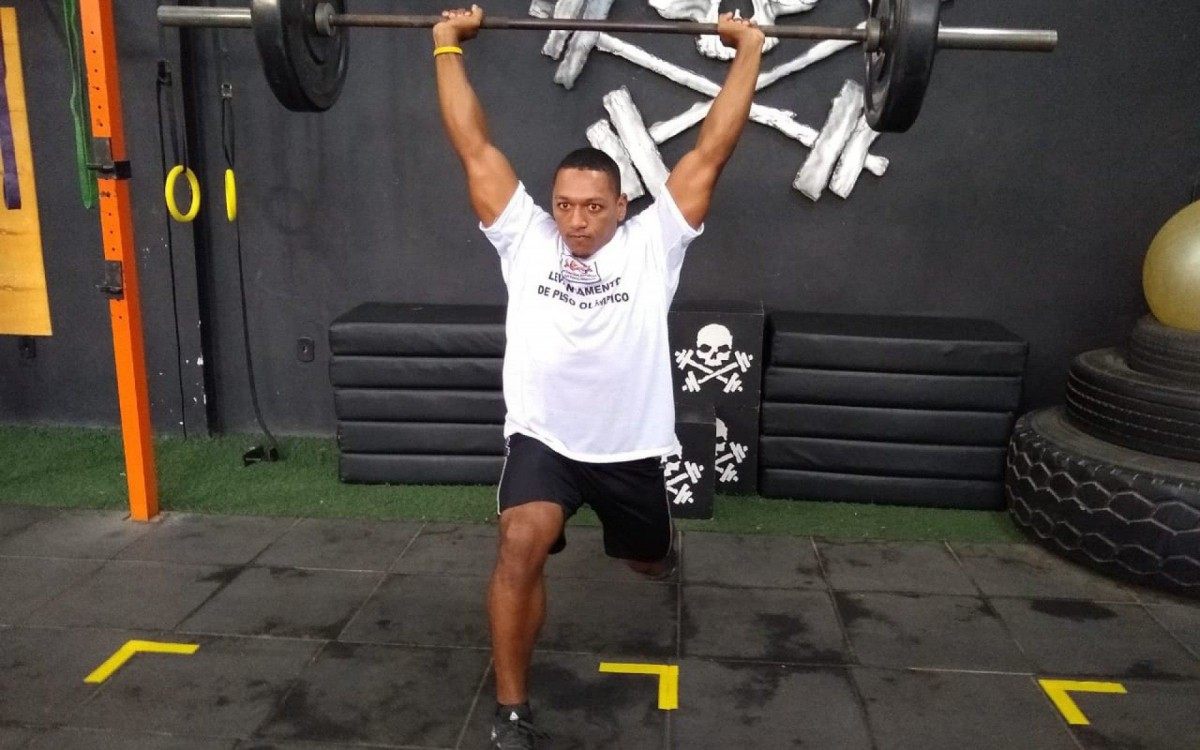 Atleta, que faz parte da Crossfit Itaperuna, competirá na categoria M2, até 81 quilos. - Foto: Jorge Luiz online