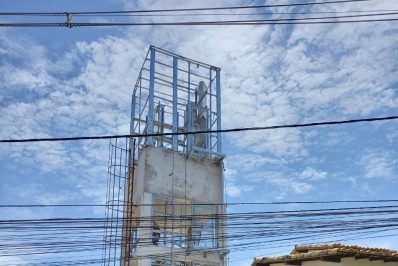 Equipamentos de obra ilegal de antena de telefonia é apreendido em Búzios 