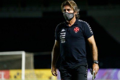 UM DUELO DISCREPANTE