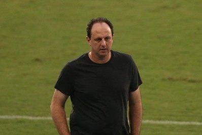 Falta o dedo do técnico