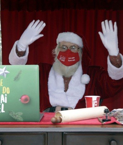 Papai Noel chega ao Bondinho Pão de Açúcar de forma radical
 - DUDA IDALINO