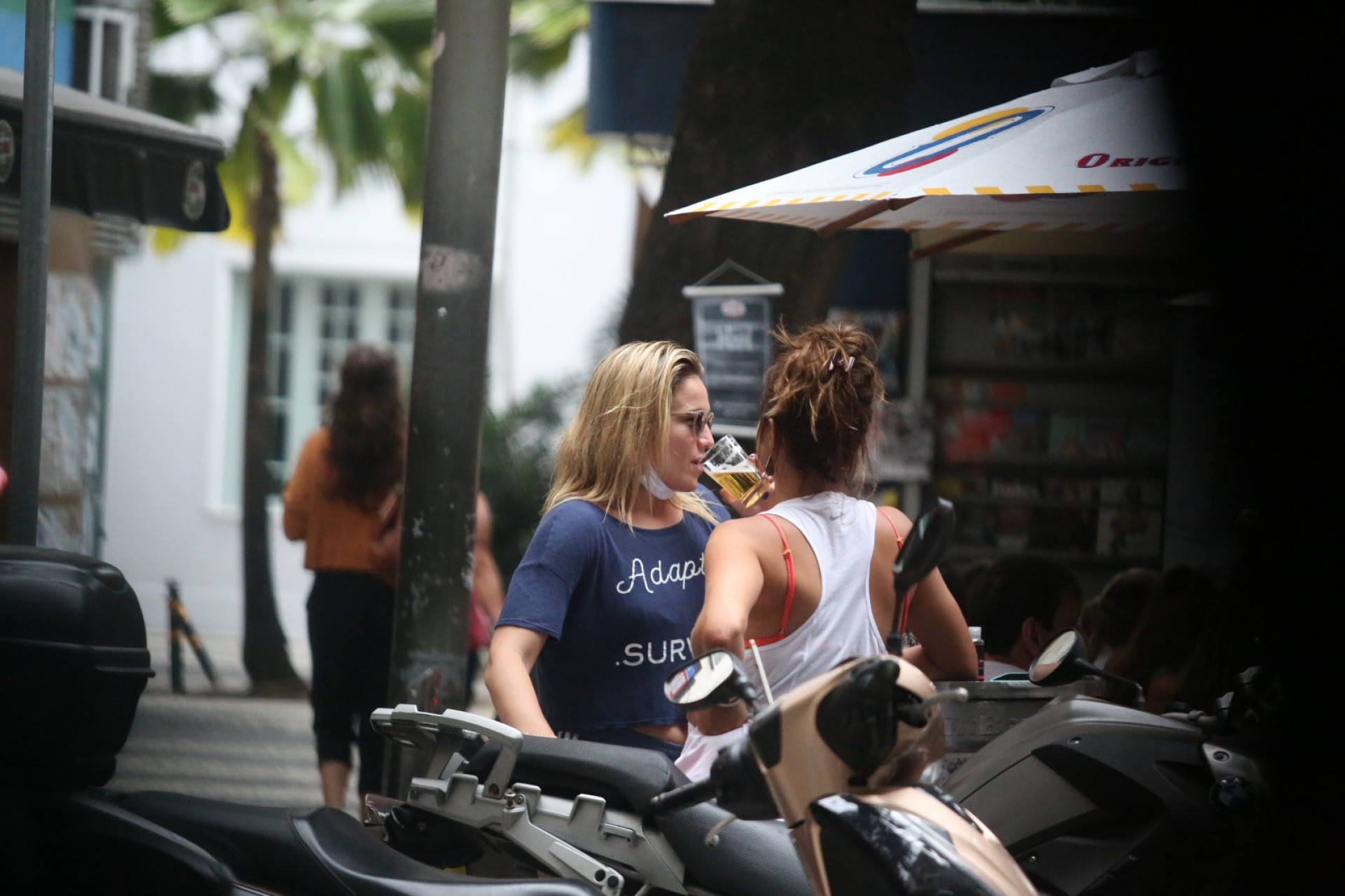Fernanda Gentil e Priscila Montandon na Zona Sul do Rio - AGNEWS