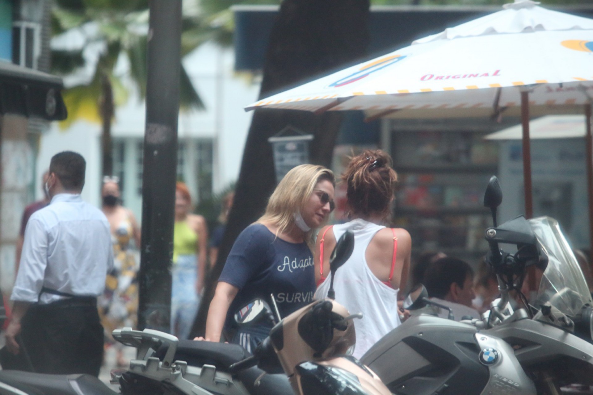 Fernanda Gentil e Priscila Montandon na Zona Sul do Rio - AGNEWS