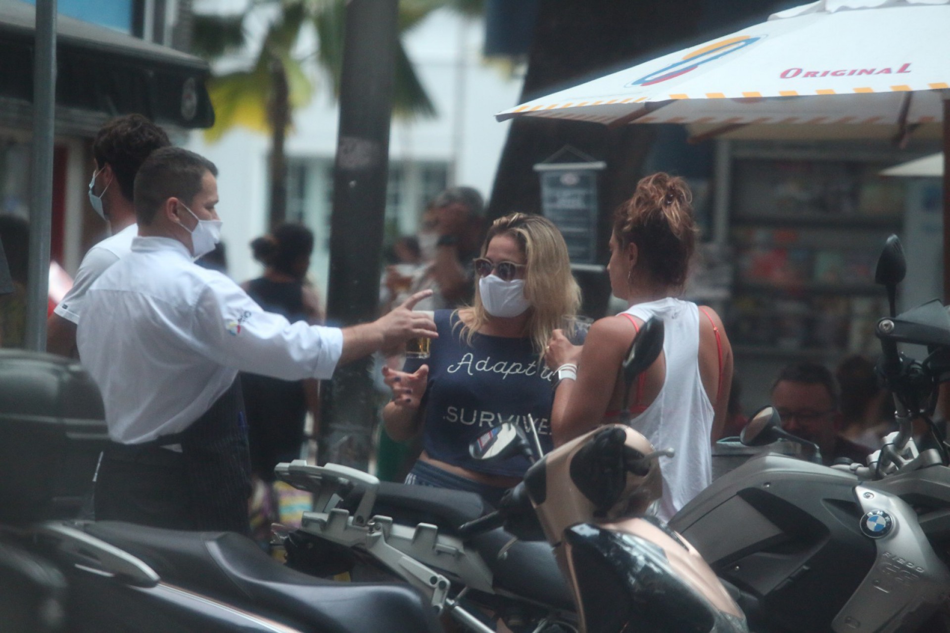 Fernanda Gentil e Priscila Montandon na Zona Sul do Rio - AGNEWS