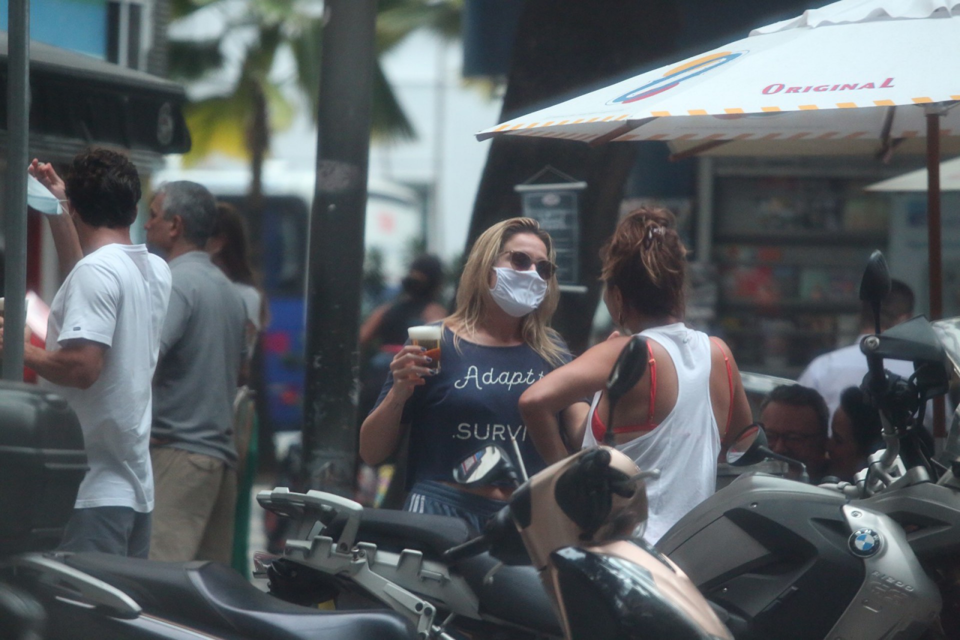 Fernanda Gentil e Priscila Montandon na Zona Sul do Rio - AGNEWS