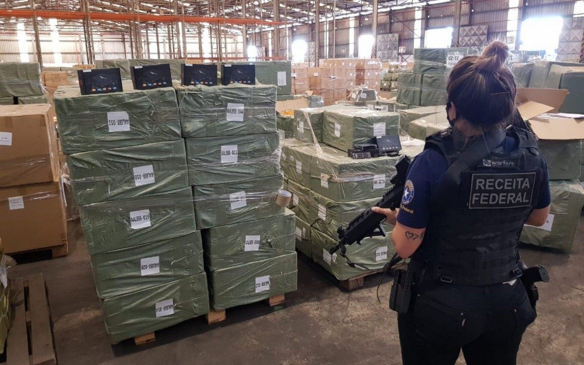 Mercadoria apreendida no Porto de Itaguaí: Receita Federal não dá trégua contra aparelhos de TV Box contrabandeados - Divulgação - Receita Federal
