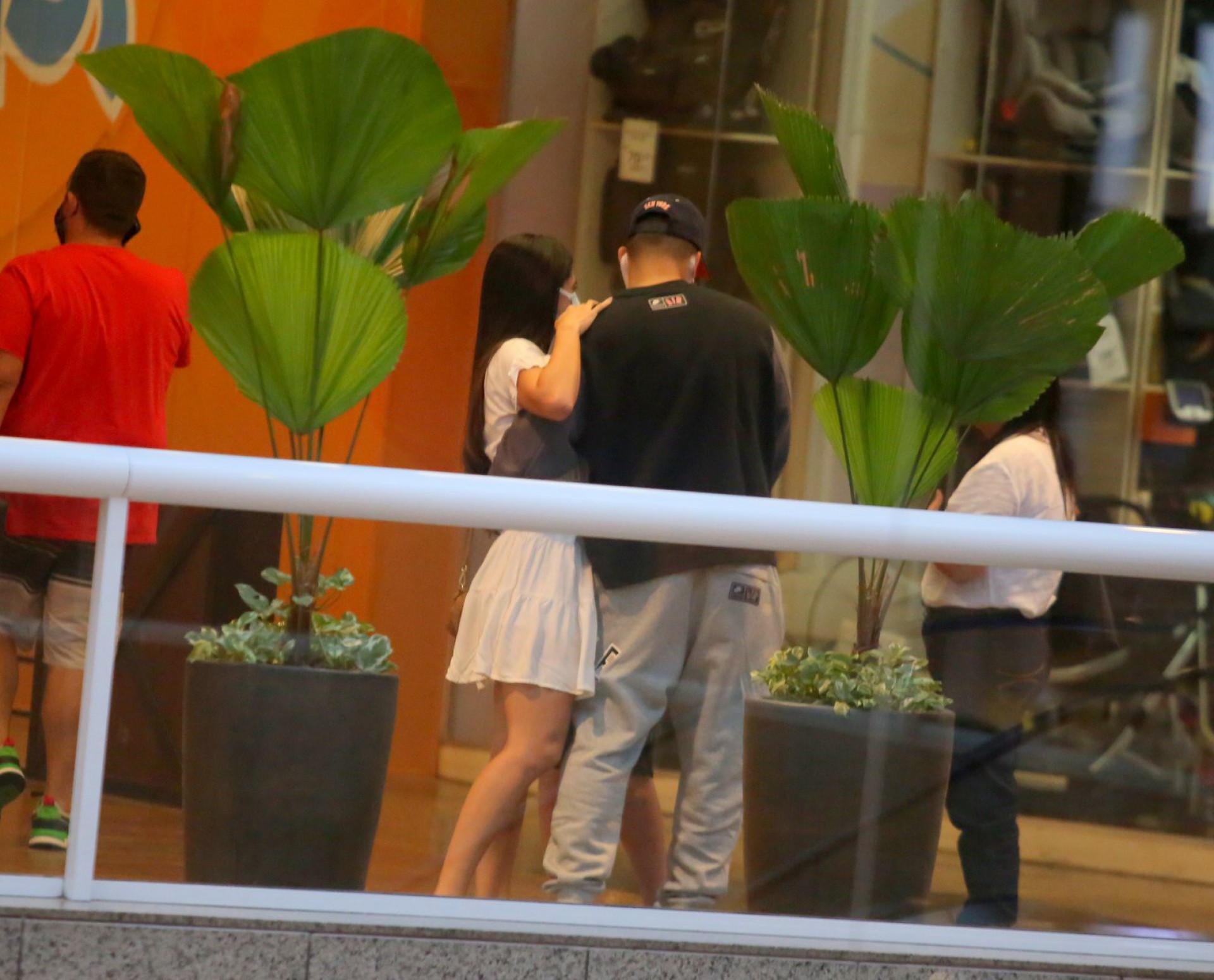 Dilsinho passeia no shopping com a mulher, Beatriz Ferraz - Delson Silva / Ag. News