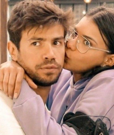 Mariano e Jakelyne Oliveira em 'A Fazenda' - Reprodução