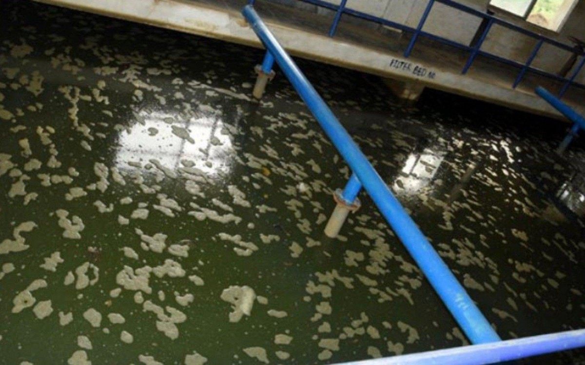 Segundo informações, esta seria a água que a população está bebendo e que pode estar contaminada
