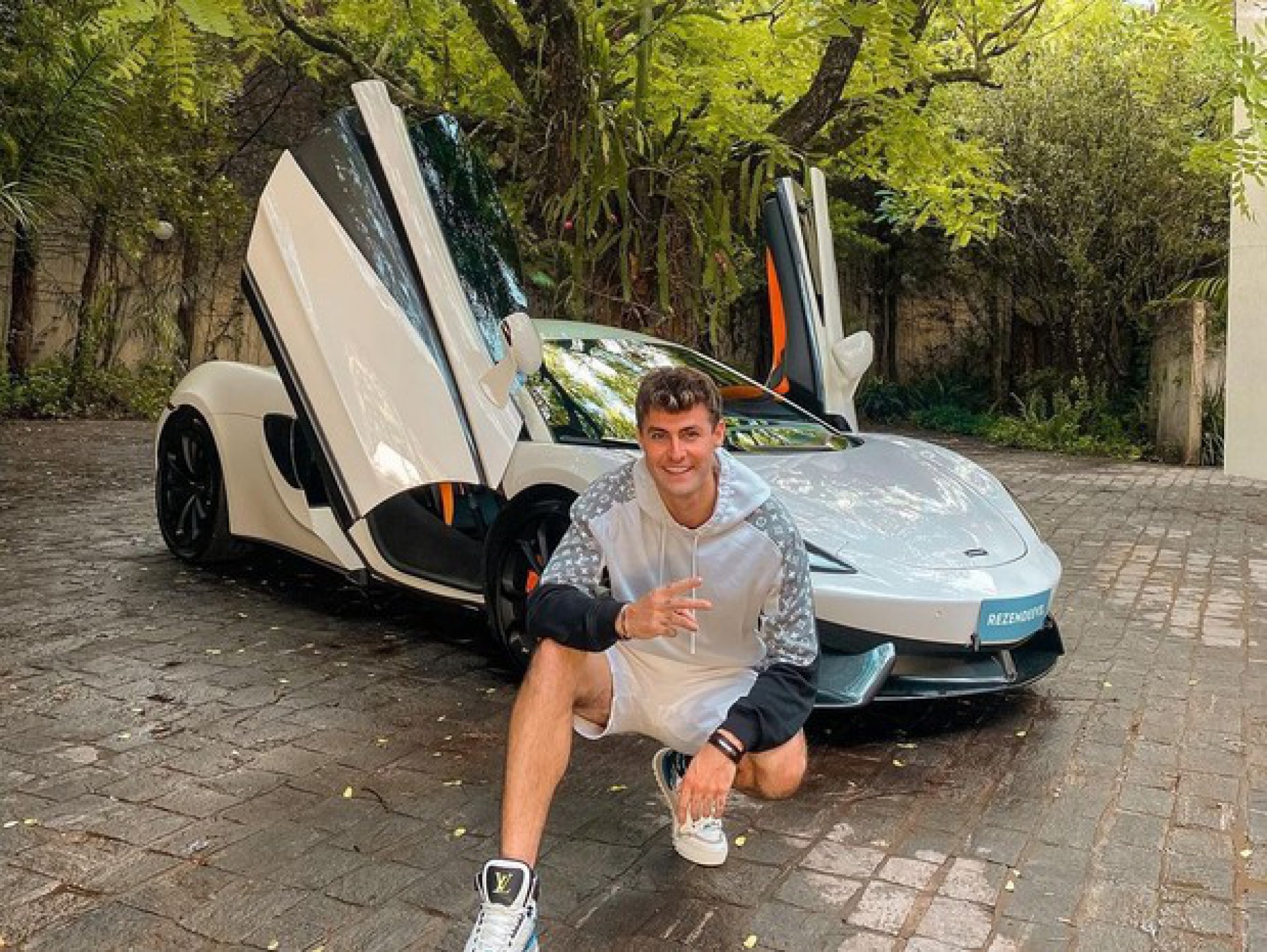 Youtuber Rezende e seu novo carro: uma McLaren - Reprodu&ccedil;&atilde;o Internet
