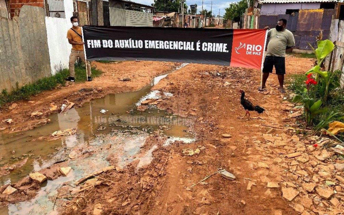 Paredes construídas sobre o pó do Cerrado, sem móveis, sem saneamento básico na Estrutural. E agora sem esperança com o fim do auxílio emergencial - ONG RIO DE PAZ