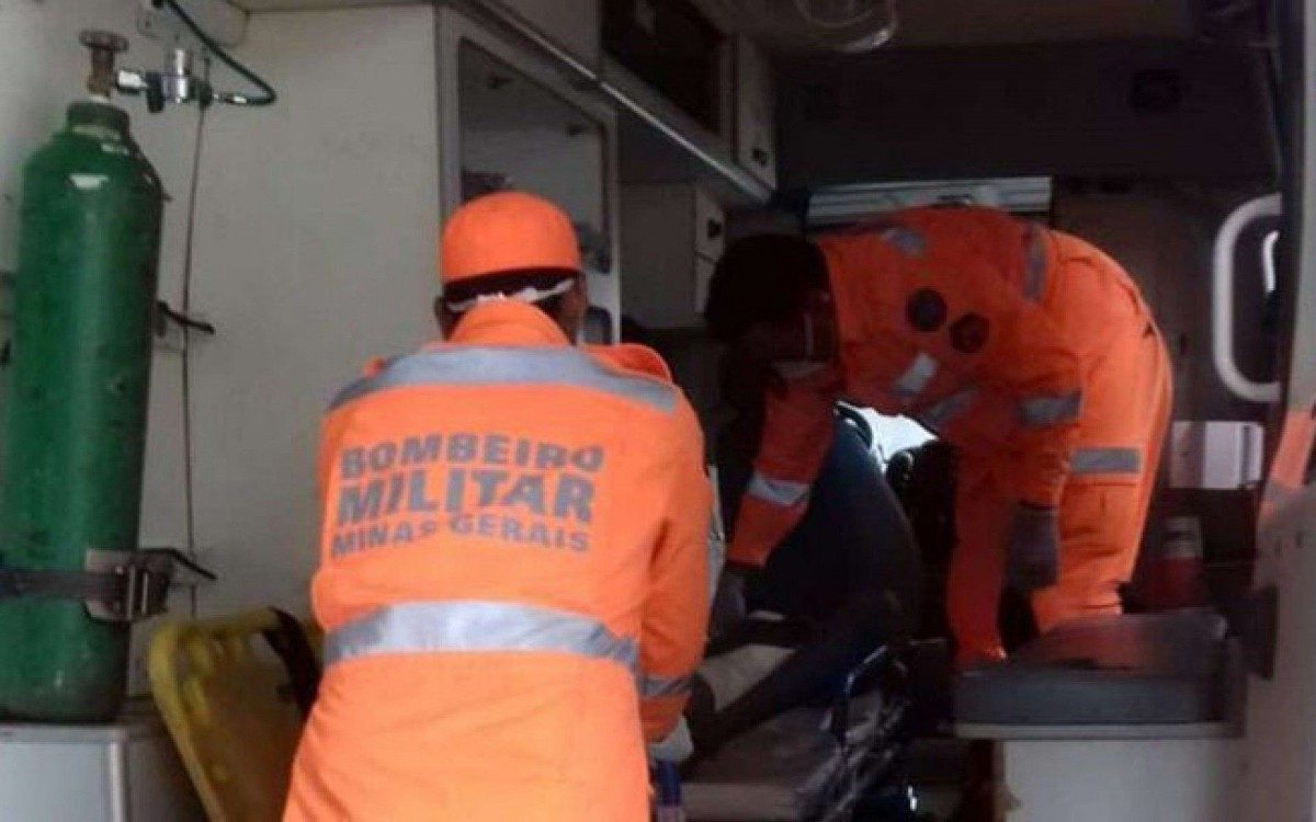 Adolescente quase perde o pênis ao acender artefato explosivo - Reprodução