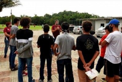 'Ele está muito feliz', diz tia de um dos jovens abrigados pelo Fluminense