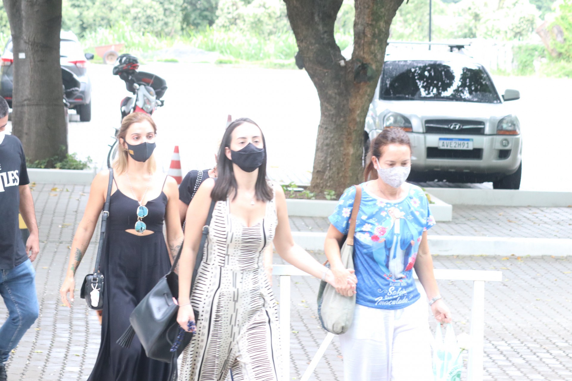 Amigos e familiares se despedem de Eduardo Galv&atilde;o no Cremat&oacute;rio Cemit&eacute;rio da Penit&ecirc;ncia, no Caju, Zona Norte do Rio - Ag. News