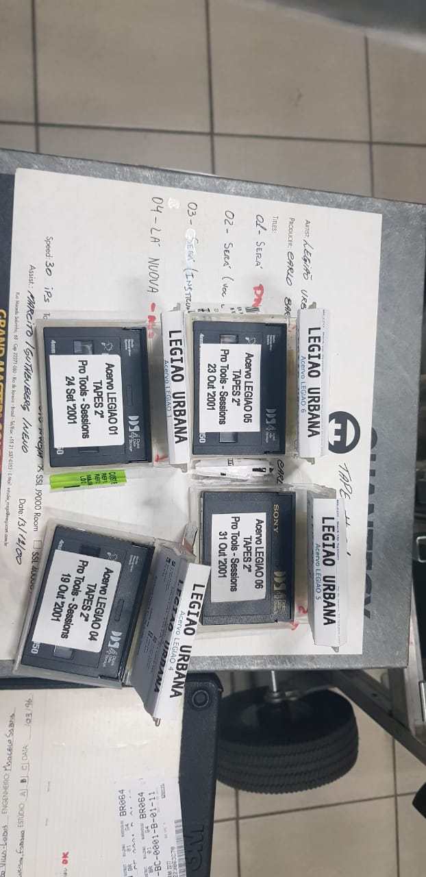 Polícia apreende CDs e fitas com músicas inéditas de Renato Russo - Divulgação