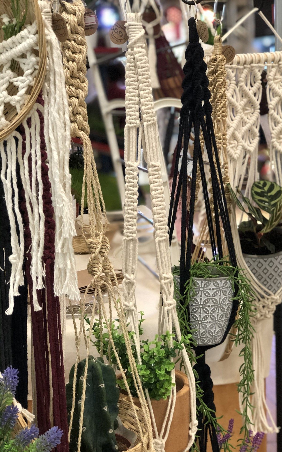 Caxias Shopping recebe Feira Florescer com árvores e enfeites natalinos