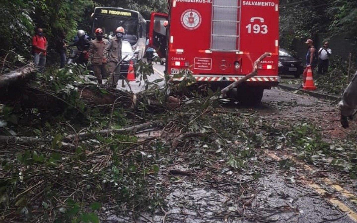 Corpo de Bombeiros foi acionado ao local - Reprodução/Centro de Operações Rio