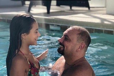 Filha de apresentador defende a mãe após 'proibição' de visita