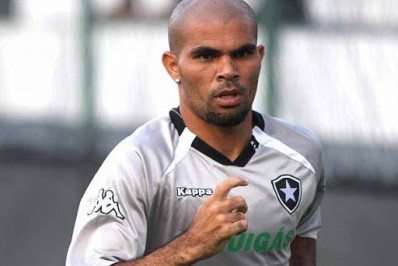 Botafogo é condenado a pagar R$ 2,5 milhões a ex-lateral