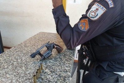 Perseguição em Itaguaí termina com capotamento de viatura da PM e apreensão