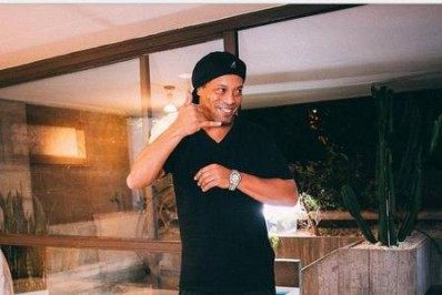 Ronaldinho é centro de mais uma polêmica envolvendo PSG e Barcelona