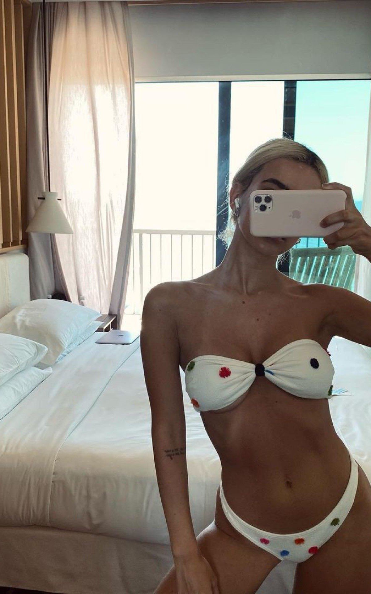 Manu Gavassi posa de biqu&iacute;ni nas redes sociais - Reprodução Internet