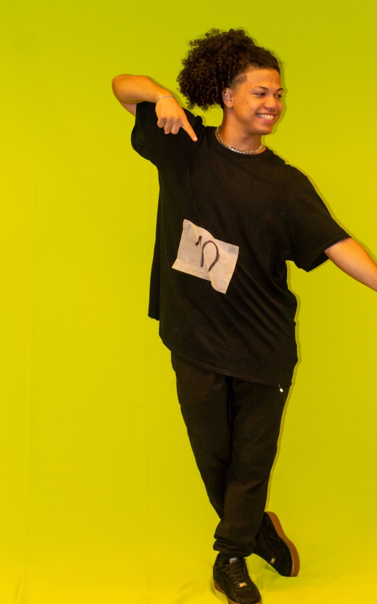 Morador do Morro do Pau Branco, em São João de Meriti, João Soares é um dos quatro finalistas do 'Dance-Off'