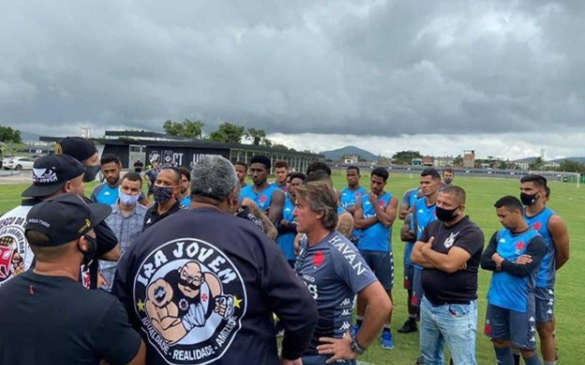 Invasão no CT irritou jogadores do Vasco - Reprodução