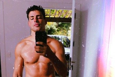 Que calor! Cauã Reymond exibe tanquinho e fãs ficam eufóricos: 'Coração parou aqui'