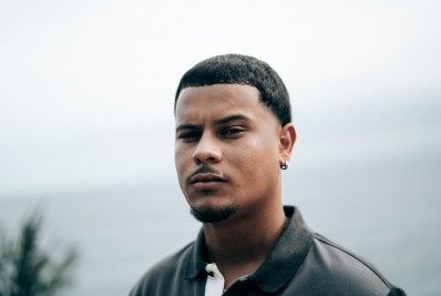 Prefeitura constrói campos de futebol de grama sintética