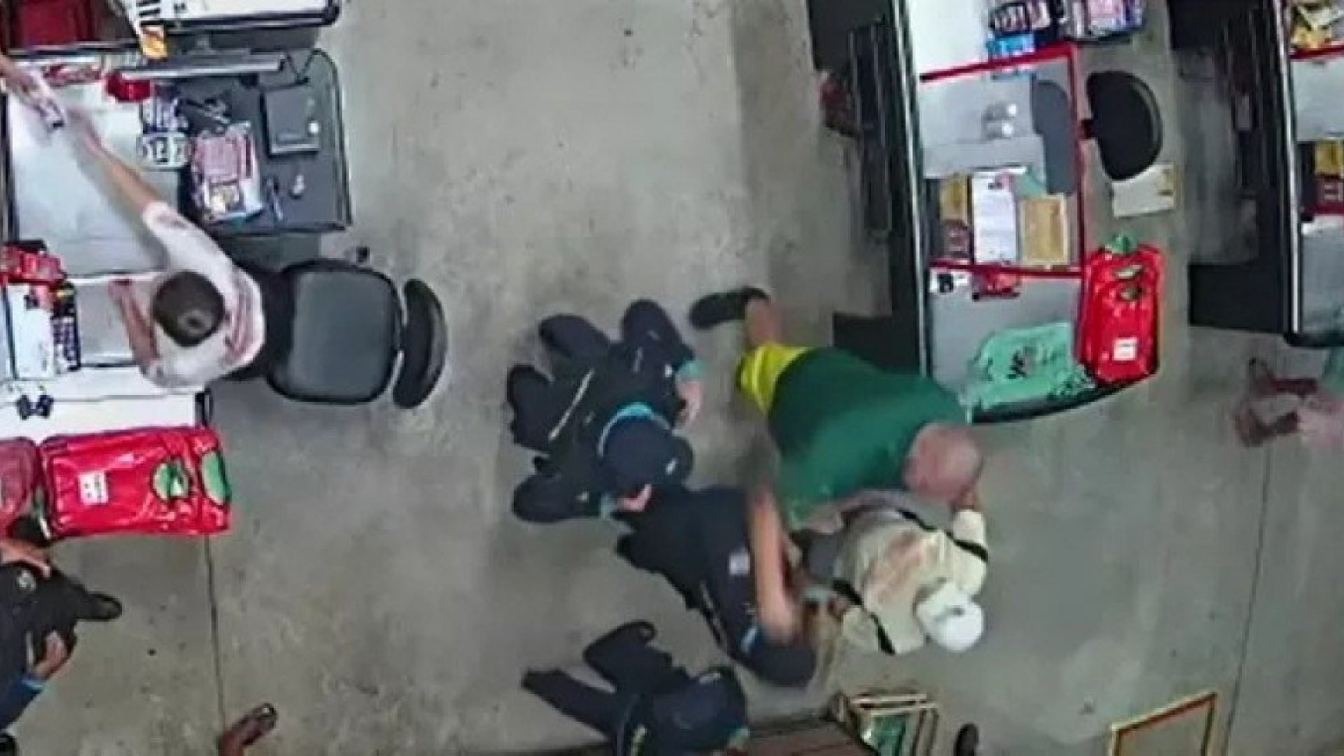 V&iacute;deo: sargento se recusa a usar m&aacute;scara e agride tenente-coronel