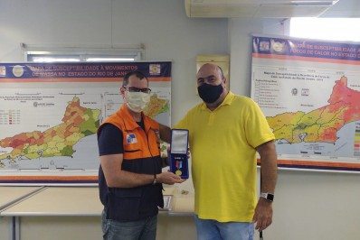 Ex-comandante do GOPP, de Caxias, recebe medalha de mérito da Defesa Civil