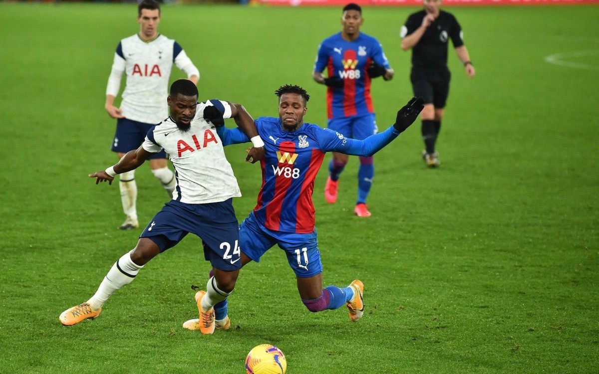 Tottenham levou empate do Crystal Palace - AFP