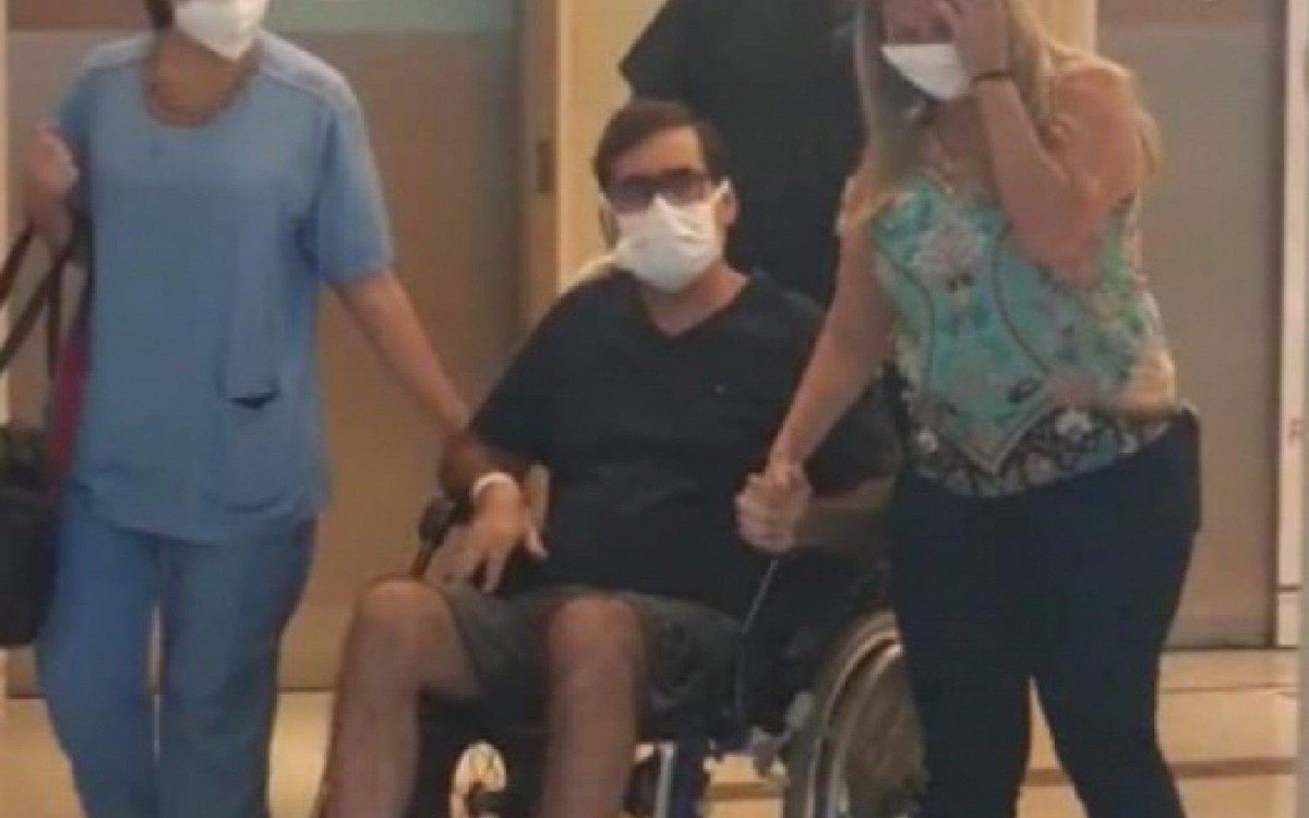 Andinho deixou o hospital acompanhado pela família  

 - Foto: Reprodução