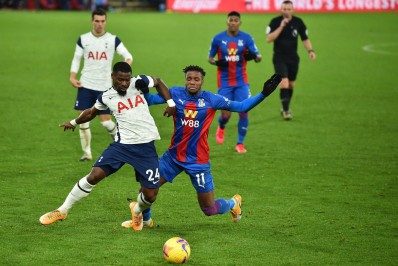 Tottenham leva empate do Crystal Palace no fim e pode perder liderança do Inglês