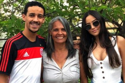 Filho diz que cantora morta por bala perdida estava animada com seu casamento