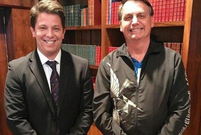 Bolsonaro visita o secretário Mario Frias no hospital