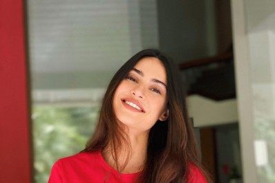 Thaila Ayla volta com nova coleção de sua marca de roupas 