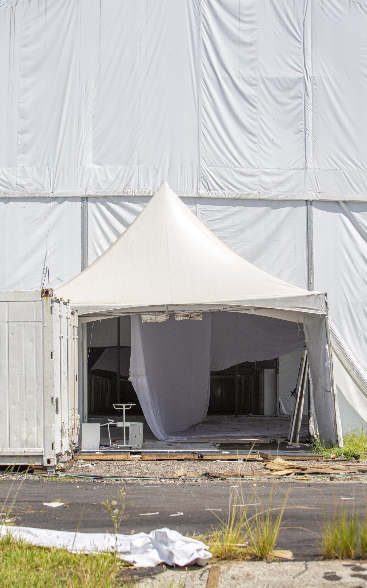 Hospital de Campanha do Complexo do Maracanã fora de funcionamento em plena alta na onda de pessoas infectadas pelo Covid-19 no Rio de Janeiro.