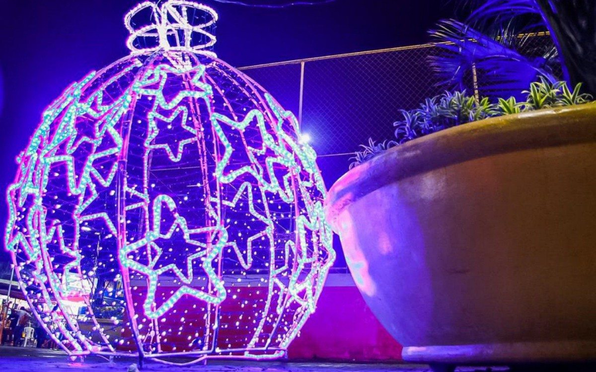 Praças e bairros de Belford Roxo ganham decoração de Natal 